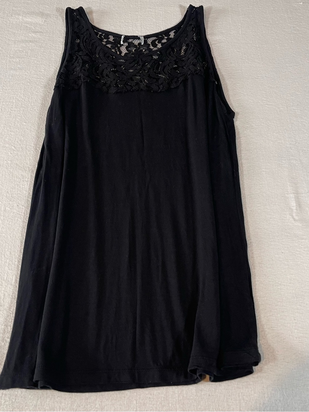 Lace Yoke Sleeveless Tank Top in Black - Picture 4 of 8